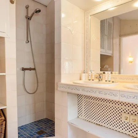 Vivi Homes - Casa Blanca Villa